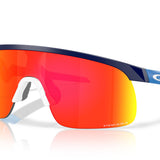 Gafas Oakley Resistor OJ9010-3423 azul marino mate lente Prizm Ruby vista 3/4