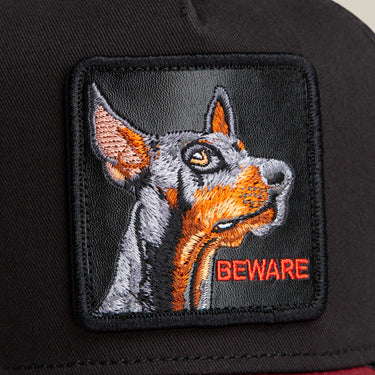 Gorra Goorin Bros The Beware Dog Negra Vinotinto
