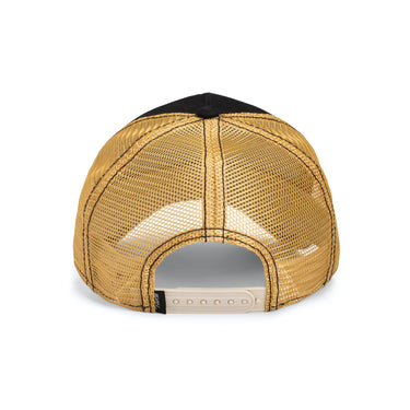 Esta gorra es más resistente que cualquier lunes por la mañana. Con su robusto diseño en negro y dorado y su majestuoso diseño de bisonte, dice: "¡Soy fuerte, soy salvaje y necesito mi café negro!". Perfecta para cualquiera que se esfuerce en la vida pero quiera lucir espectacular. La parte trasera de malla proporciona aire fresco, mientras que la snapback asegura un ajuste perfecto. Ya sea en la ciudad o en la pradera, con esta gorra demostrarás que no estás aquí para acurrucarte. ¡Sé fuerte! ¡Sé salvaje! 