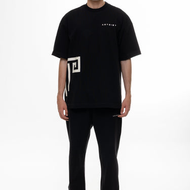 Camiseta ArtDist Apex Negra Semioversized Fit